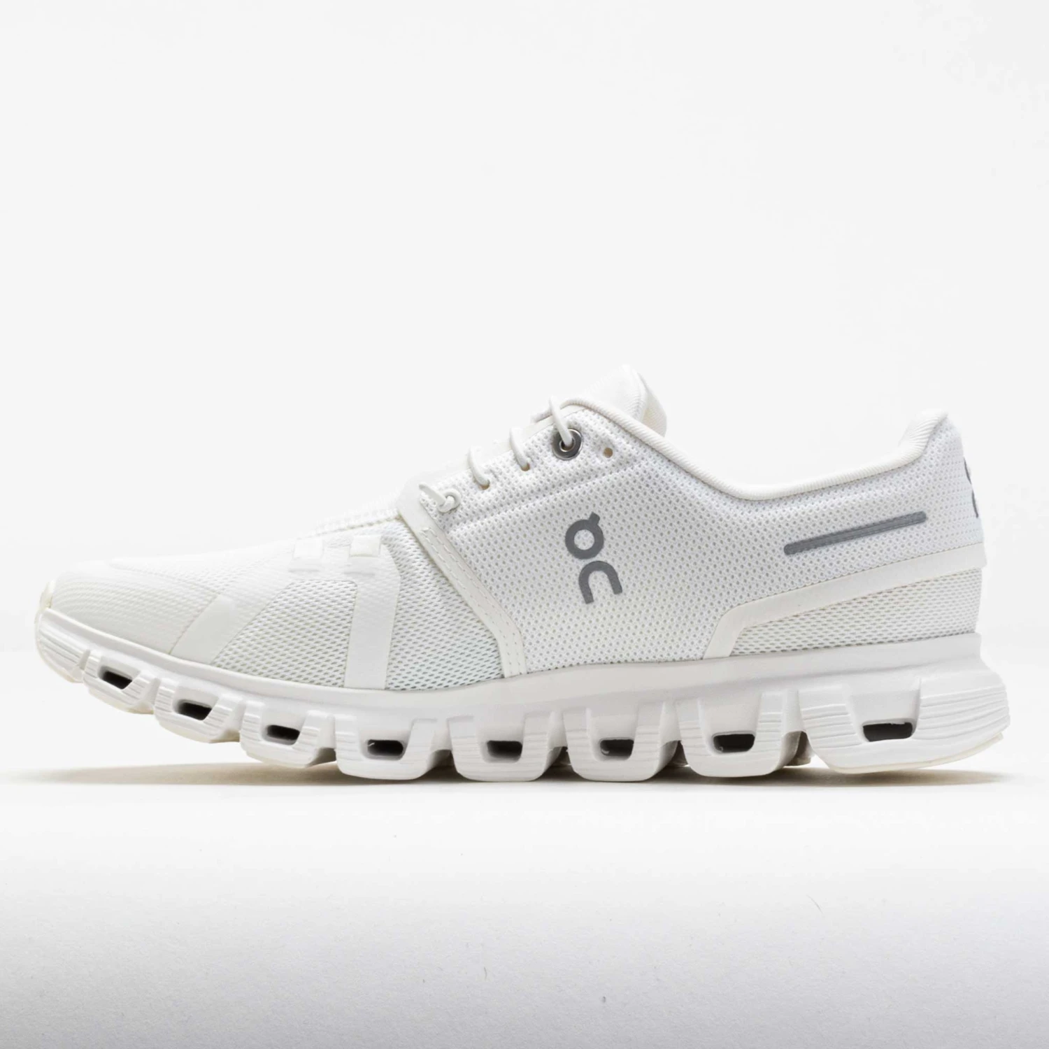 On Running On Cloud 6 Women's White/White 4 On Running On Cloud 6 Women's White/White - Image 2